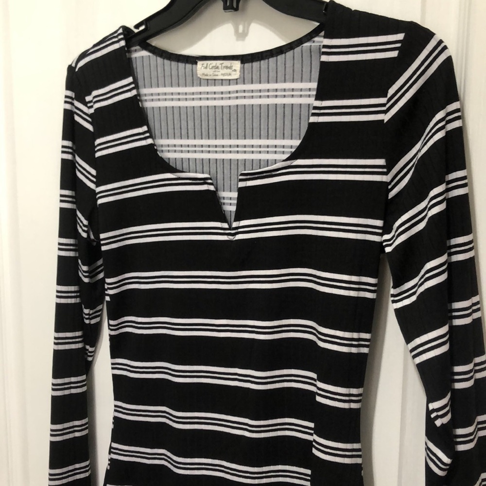 Full Circle Trends shirt - Picture 3 of 7